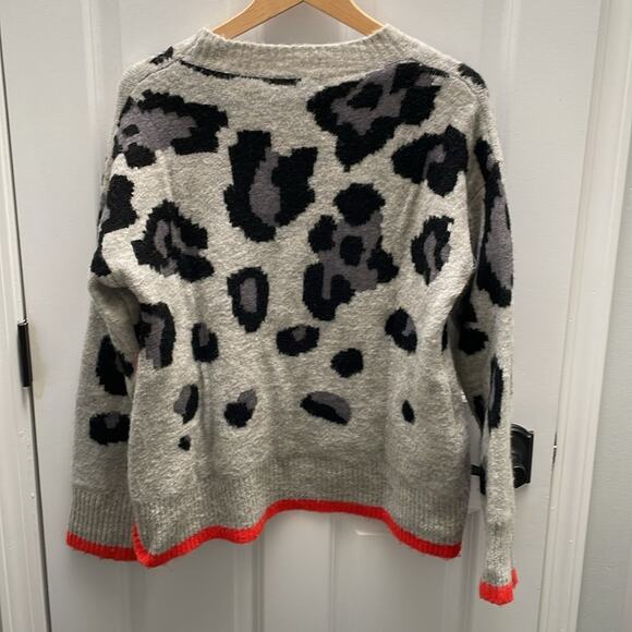 SEEN AND BE SEEN Leopard Print Crewneck Sweater with Color Pop Size L - Picture 6 of 6